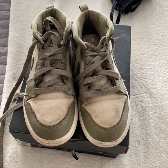 Air Jordan size 1Y - Picture 2 of 3